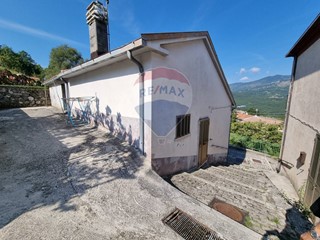 Casa Semi Indipendente in Vendita a Castel del Giudice, 33'000€, 65 m²