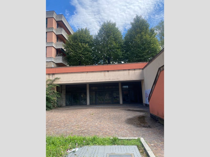 Immobile commerciale in Affitto a Lecco, 7'500€, 600 m²