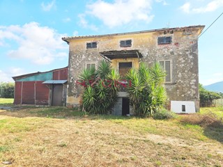 Rustico in Vendita a Grosseto, 350'000€, 300 m²