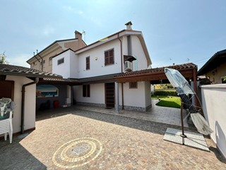 Villa in Vendita a Alessandria, 287'000€, 140 m²