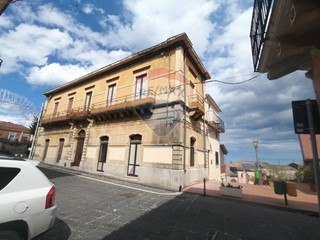Appartamento in Vendita a Milo, 128'000€, 150 m²