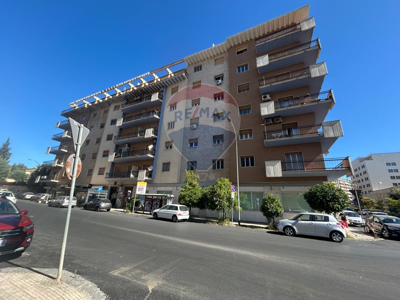 Appartamento in Vendita a Caltanissetta, 95'000€, 156 m²