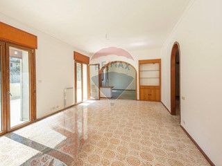 Appartamento in Vendita a Tremestieri Etneo, 285'000€, 160 m²