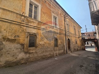 Casa Indipendente in Vendita a Sulmona, 495'000€, 780 m²