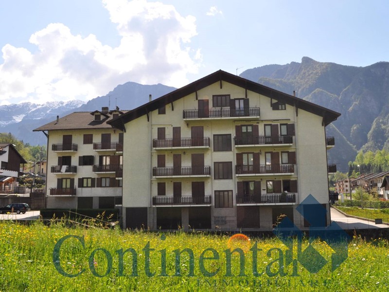 Trilocale in Vendita a Piazza Brembana, 84'900€, 74 m²