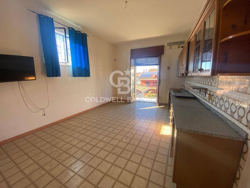 Quadrilocale in Vendita a Aci Sant'Antonio, 92'000€, 86 m², con Box
