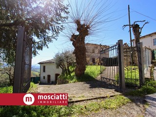 Casa Indipendente in Vendita a Gagliole, 69'000&euro;, 130 m²