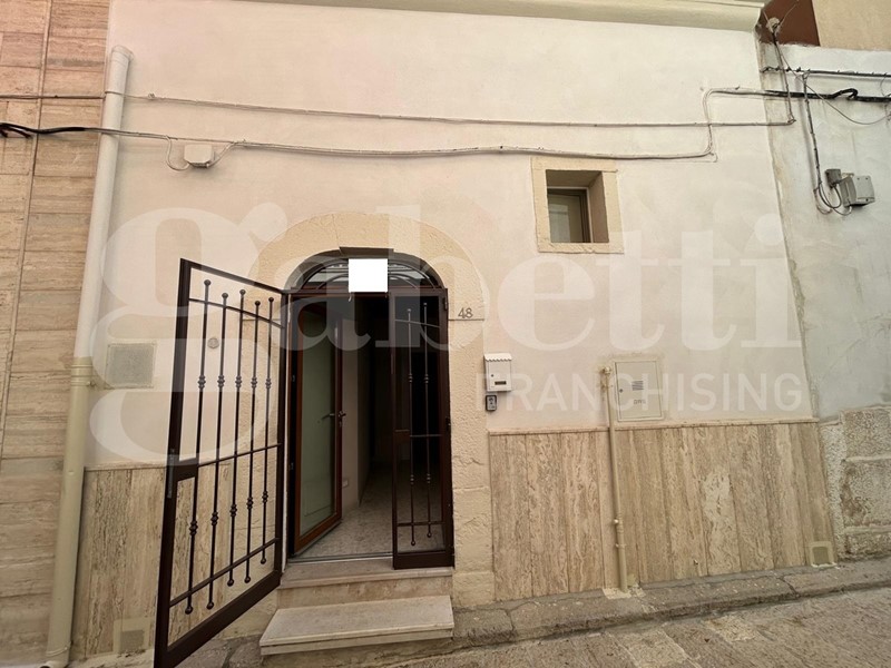 Casa Indipendente in Vendita a Canosa di Puglia, 35'000€, 40 m²