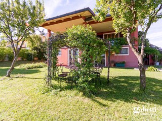 Villa in Vendita a Gradara, 695'000&euro;, 444 m²