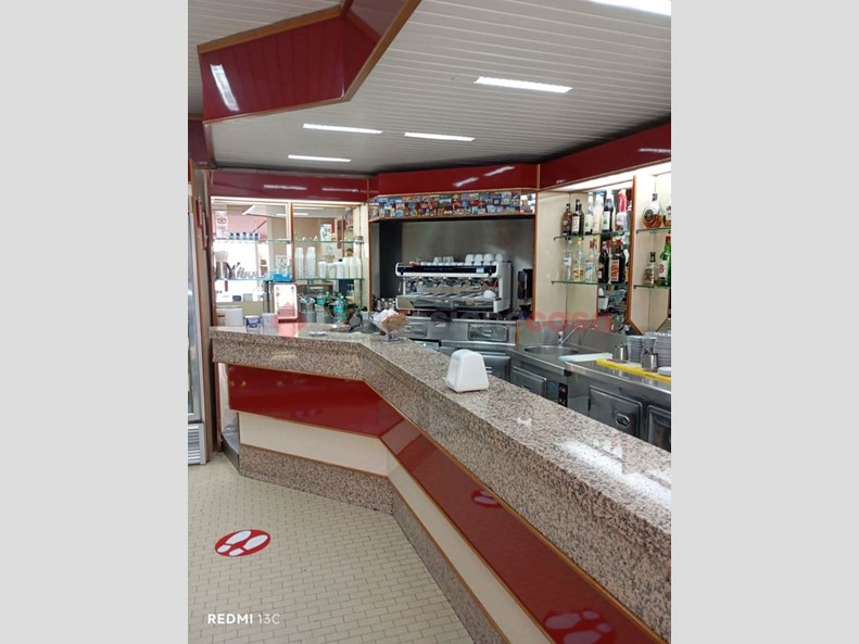 Negozio in Vendita a Frosinone, 179'999€, 200 m²