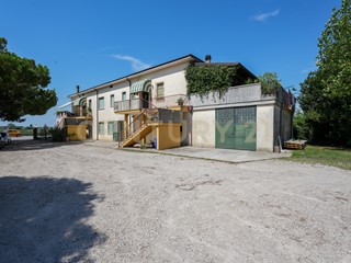 Casa Indipendente in Vendita a Cerea, 340'000€, 499 m², con Box