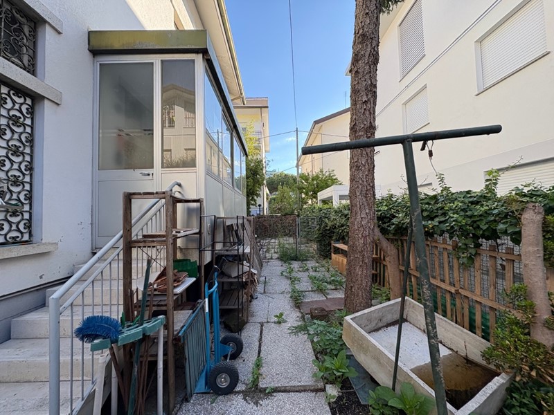 Casa Indipendente in Vendita a Riccione, 950'000€, 300 m², con Box