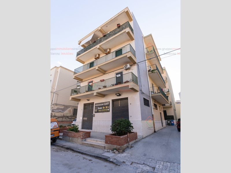 Immobile commerciale in Vendita a Siracusa, zona Tunisi Grottasanta, 80'000&euro;, 115 m²