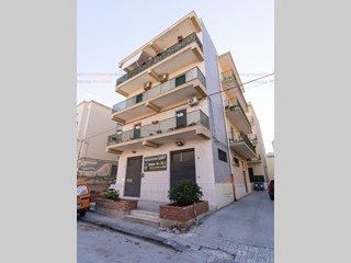 Immobile commerciale in Vendita a Siracusa, zona Tunisi Grottasanta, 80'000&euro;, 115 m²