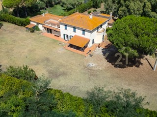 Casa Indipendente in Vendita a Orbetello, zona San Donato, 575'000€, 300 m²
