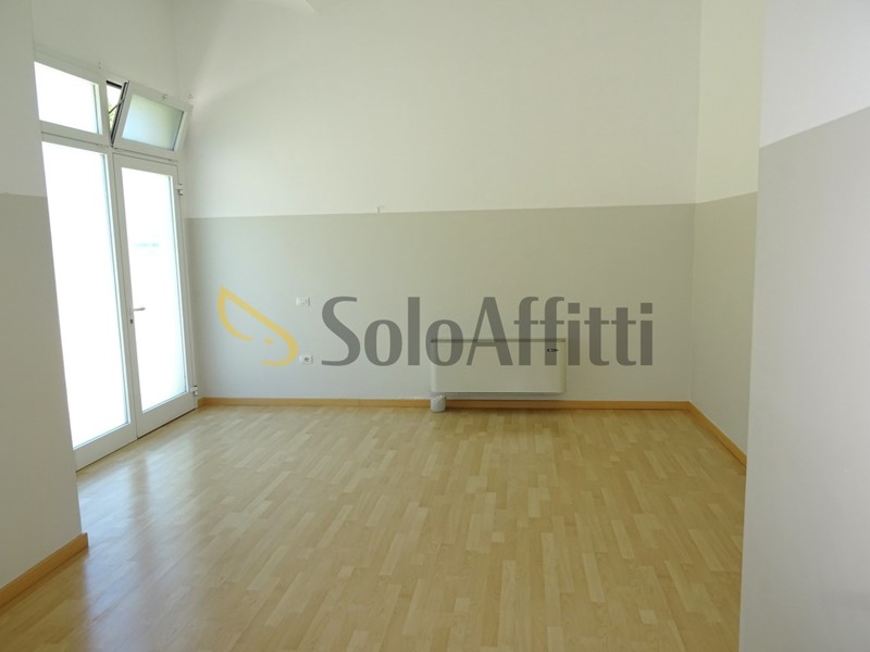 Ufficio in Affitto a Senigallia, 1'250€, 114 m²