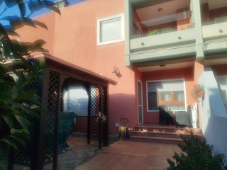 Villetta a schiera in Vendita a Taranto, zona RESIDENCE I FIORI, 235'000€, 130 m²