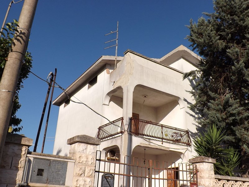 Trilocale in Vendita a Taranto, zona RESIDENZIALE, 175'000€, 190 m²