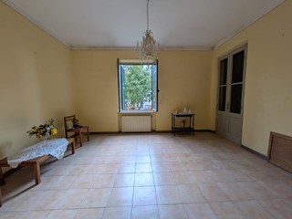 Quadrilocale in Vendita a Barga, zona Fornaci di Barga, 75'000&euro;, 80 m², arredato