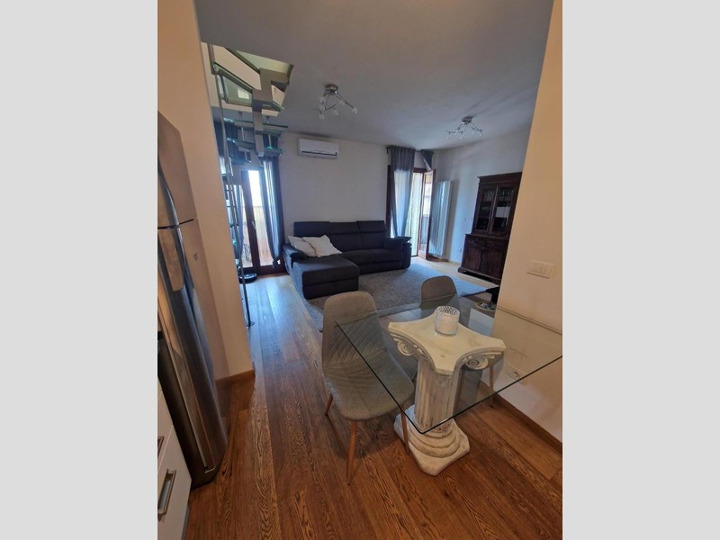 Quadrilocale in Vendita a Carrara, zona Avenza, 210'000€, 95 m², arredato