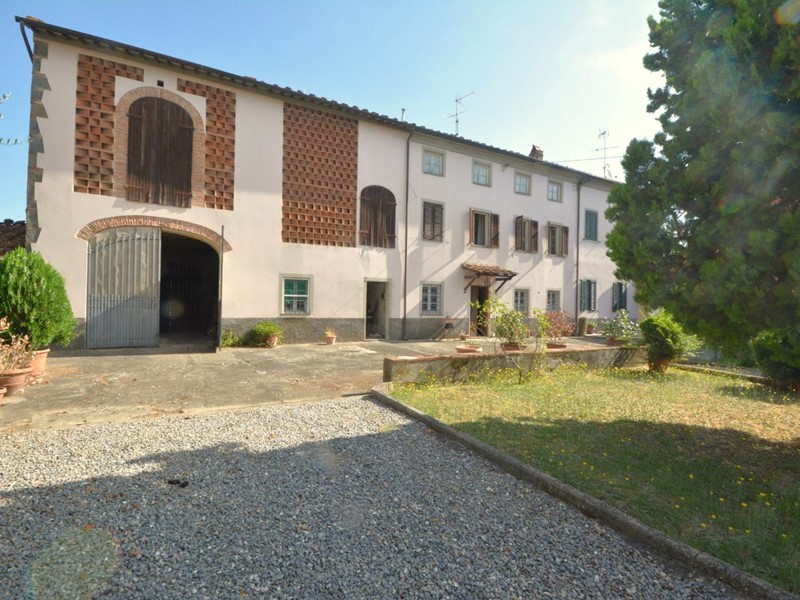 Villa bifamiliare in Vendita a Capannori, zona Verciano, 395'000€, 300 m²