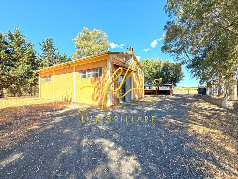 Capannone in Vendita a Cecina, 230'000€, 150 m²