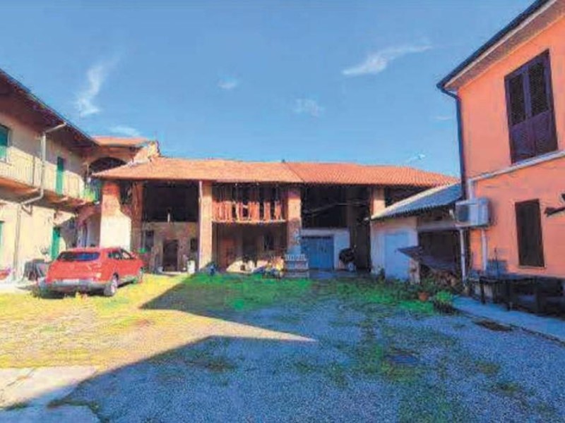 Quadrilocale in Vendita a Bareggio, 93'600€, 165 m²