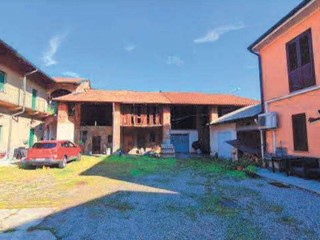 Quadrilocale in Vendita a Bareggio, 93'600€, 165 m²