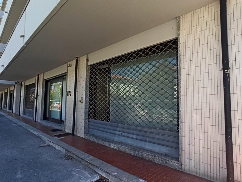 Ufficio in Affitto a Lucca, zona San Marco, 850€, 68 m²