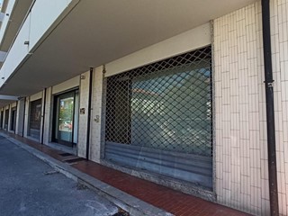 Ufficio in Affitto a Lucca, zona San Marco, 850€, 68 m²