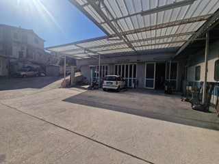 Capannone in Vendita a Carrara, 230'000€, 350 m²