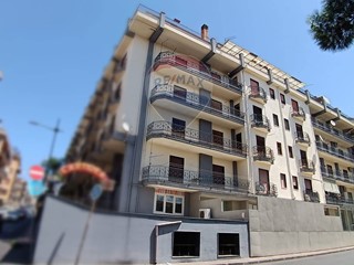Quadrilocale in Vendita a Adrano, 70'000&euro;, 150 m²