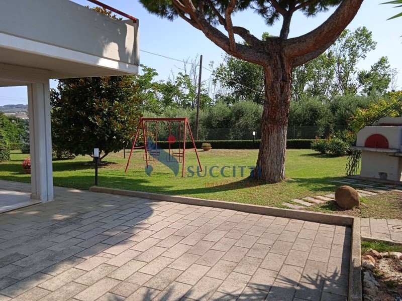 Villa in Vendita a Alba Adriatica, 320'000€, 300 m²