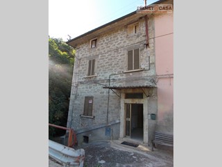 Casa Indipendente in Vendita a Ascoli Piceno, 50'000€, 120 m²