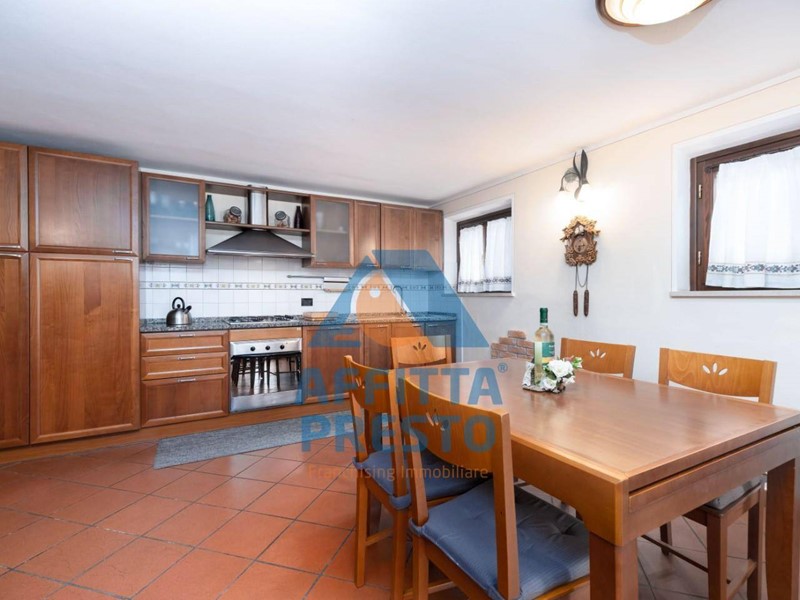 Villetta a schiera in Affitto a Vicopisano, 1'150€, 90 m²