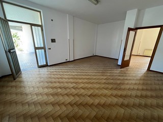 Immobile commerciale in Vendita a Vasto, 175'000&euro;, 233 m²