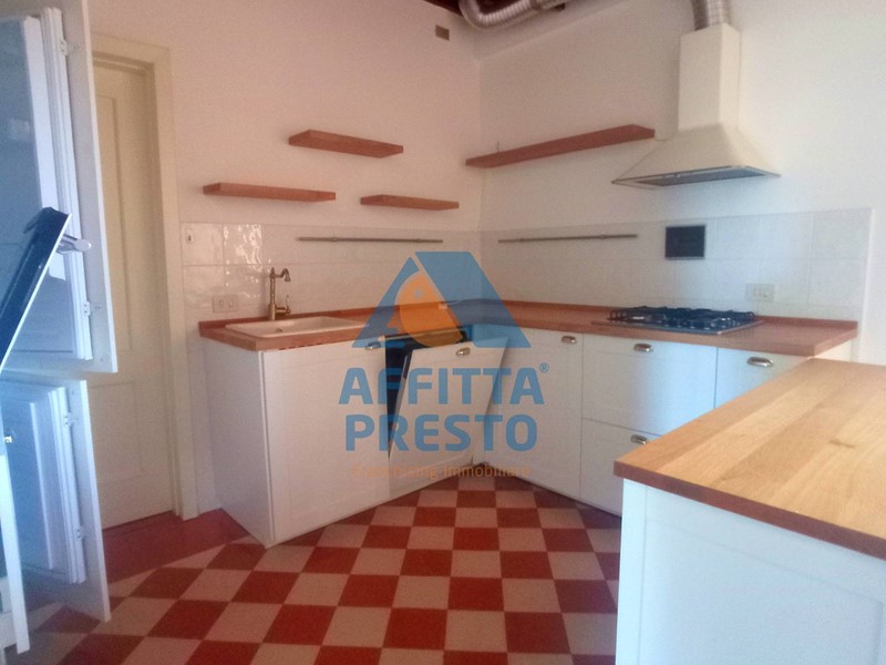 Appartamento in Affitto a Siena, 1'500€, 168 m²