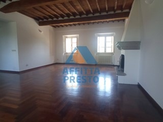 Appartamento in Affitto a Siena, 1'500€, 168 m²