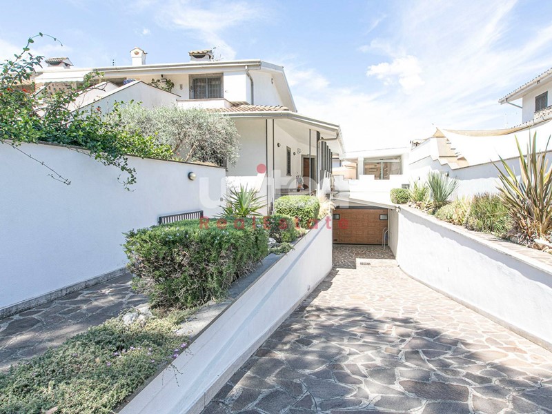 Appartamento in Vendita a Roma, 490'000&euro;, 180 m²