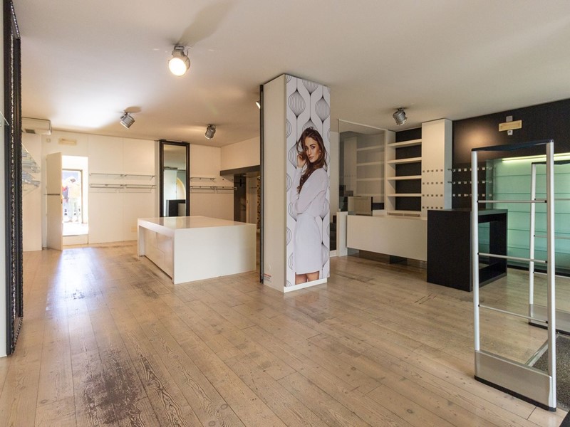 Immobile commerciale in Affitto a Sacile, 1'400€, 205 m²