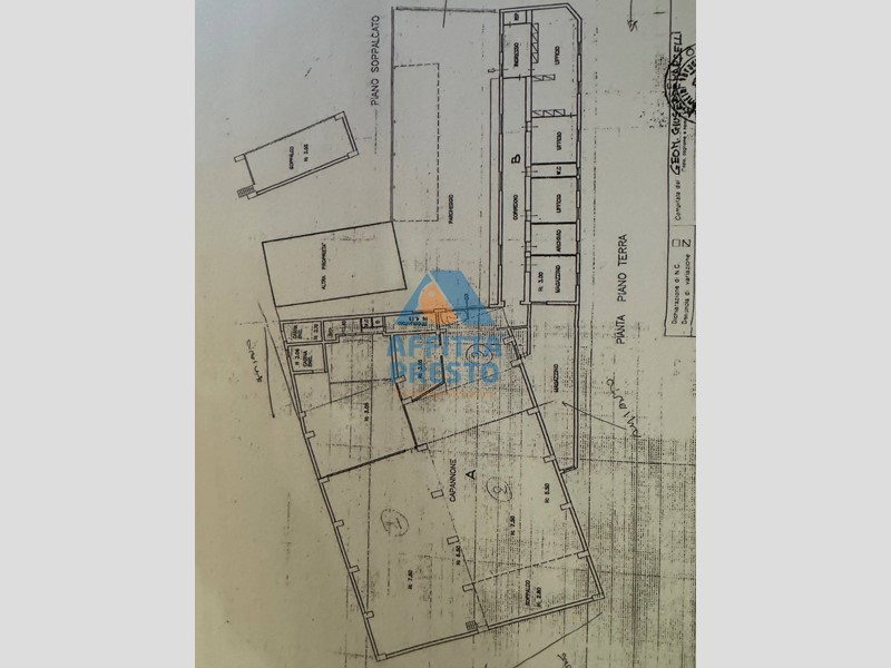 Capannone in Vendita a Carrara, 500'000€, 700 m²