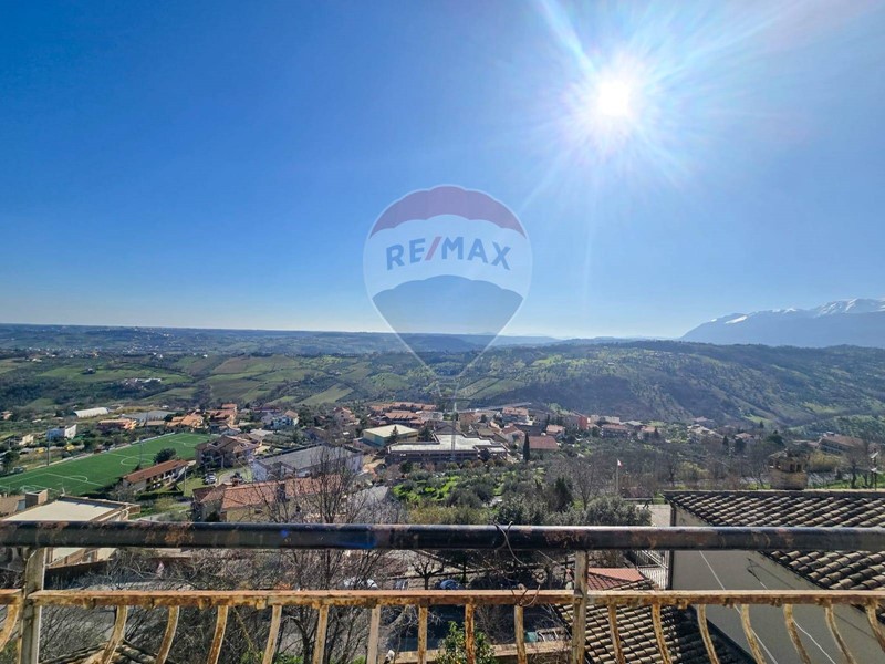 Casa Semi Indipendente in Vendita a Bucchianico, 50'000&euro;, 195 m²