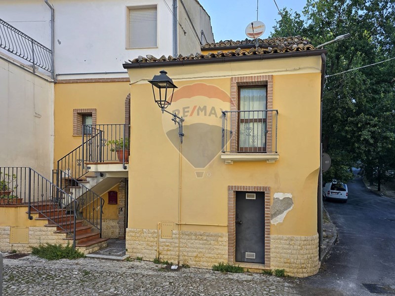 Casa Semi Indipendente in Vendita a Carpineto della Nora, 55'000&euro;, 132 m²