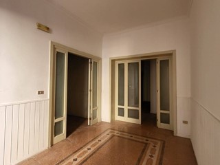 Ufficio in Affitto a Casarano, 550€, 104 m²