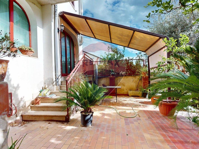 Villetta a schiera in Vendita a Caserta, 299'000€, 206 m²