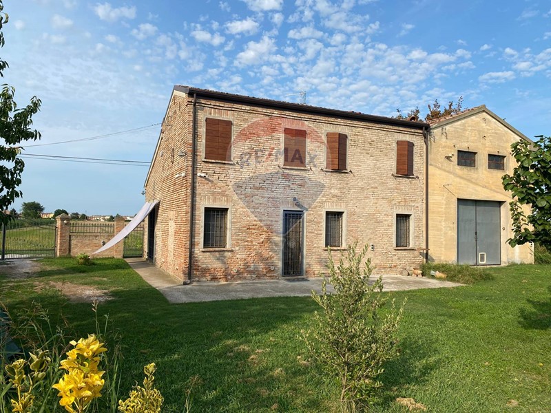 Casa Indipendente in Vendita a Ferrara, 265'000&euro;, 152 m²