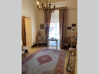 Appartamento in Vendita a Lentini, 450'000€, 940 m²