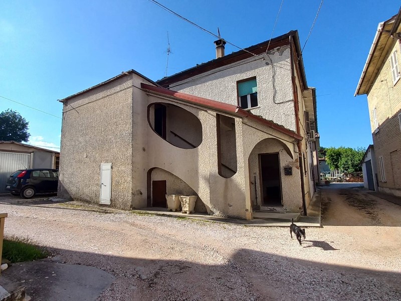 Casa Semi Indipendente in Vendita a Falerone, 85'000€, 122 m²