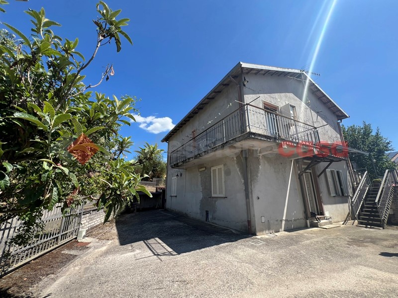 Casa Indipendente in Vendita a Fiuggi, 120'000€, 300 m²