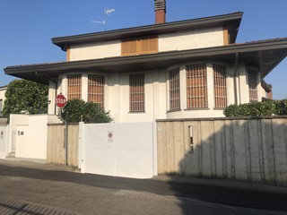 Villa in Vendita a Garlasco, 250'000€, 255 m²
